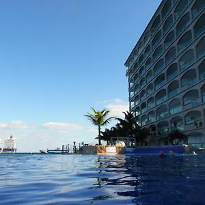 Apartahotel El Cantil